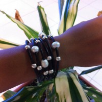 /album/fotogaleria-coleccion-pulseras/pulsera-de-cuero-y-perlas-jpg/